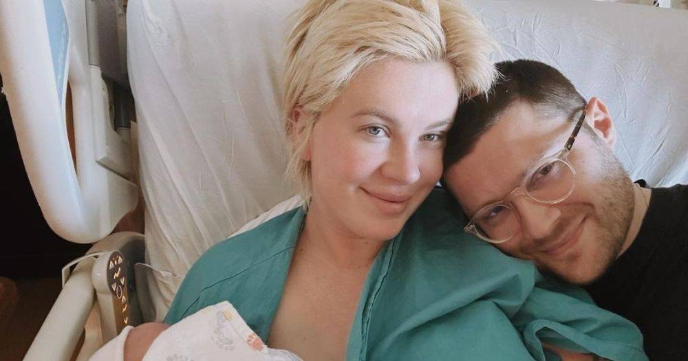 27-летняя дочь Алека Болдуина родила первенца и назвала имя