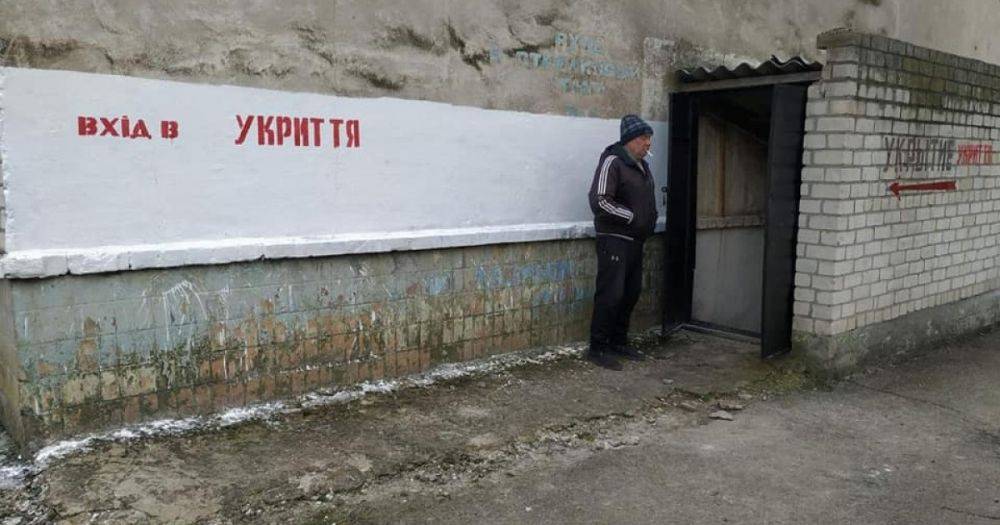 Киевляне массово жалуются на закрытые укрытия: что происходит?