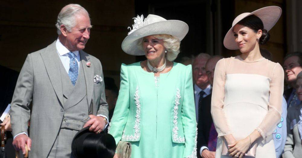 Королева Камилла выбирает такую же сумочку, как у Меган Маркл (фото)