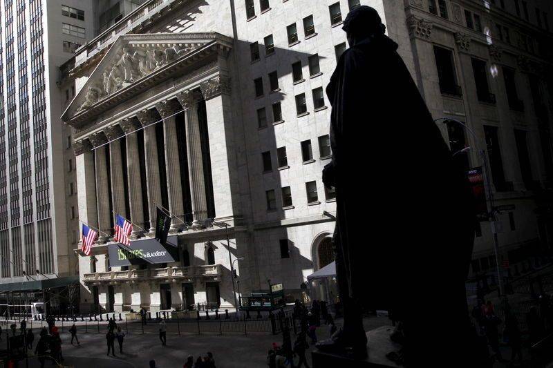 Уолл-стрит выросла в конце недели на оптимизме по поводу госдолга