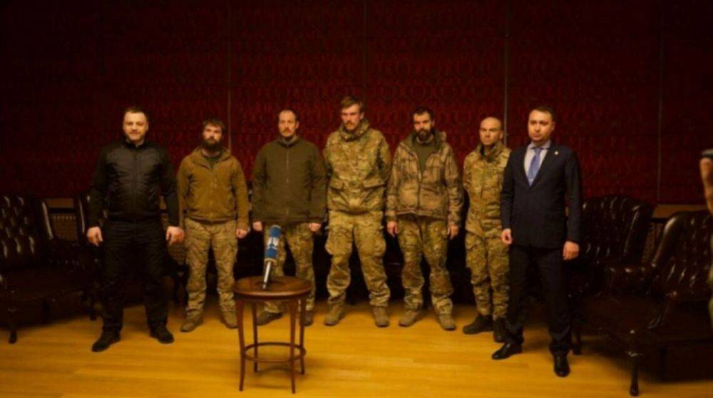 Стало известно, в каких условиях сегодня живут командиры «Азова» в Турции