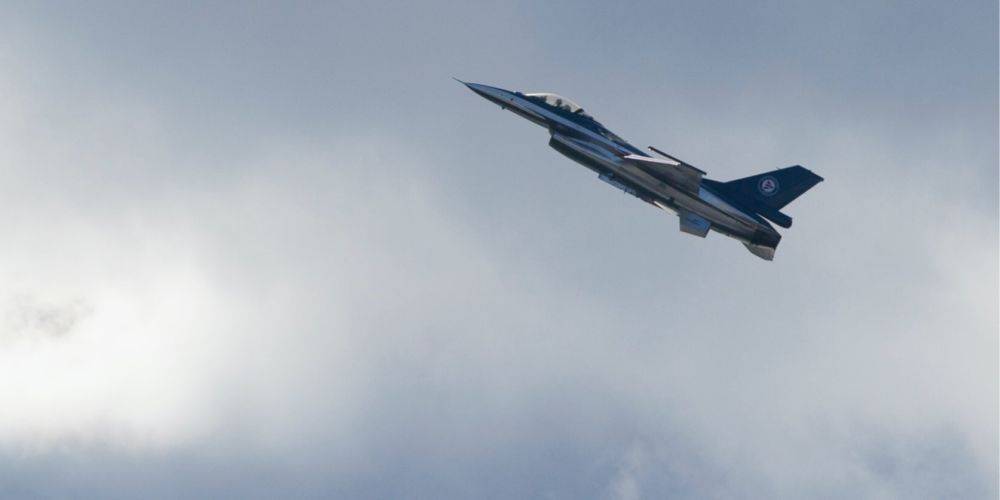 Может получить Украина. Нидерланды отменили сделку о продаже F-16 частной компании