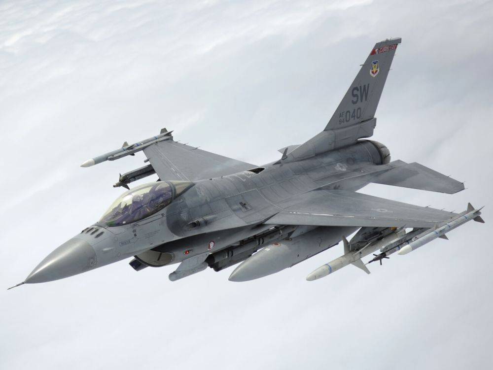 "Самый большой военно-воздушный блокбастер всех времен". В Минобороны намекнули, когда F-16 будут защищать небо Украины
