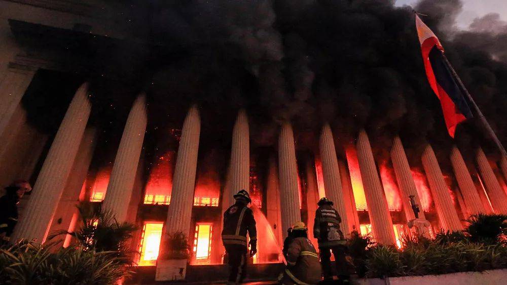В Центральном почтовом отделении Манилы разразился пожар