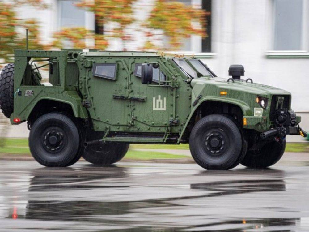 Литва получила 50 бронеавтомобилей JLTV
