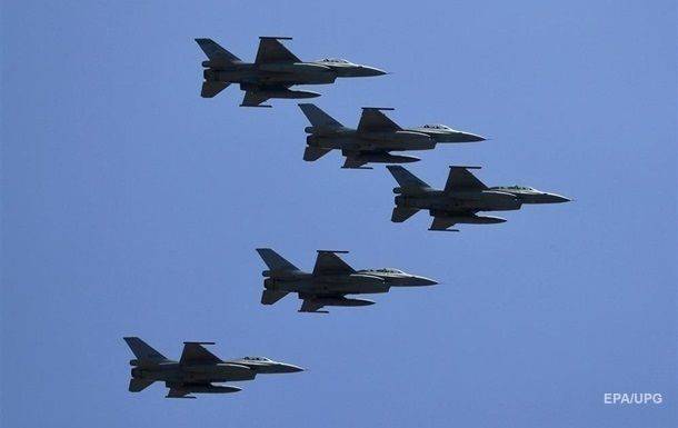 Боррель: Несколько стран тренируют украинцев на F-16