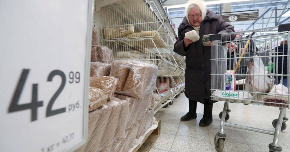 Работают в "Пятерочке" и "Перекрестке": в РФ ввели "продуктовые карточки" для бедных