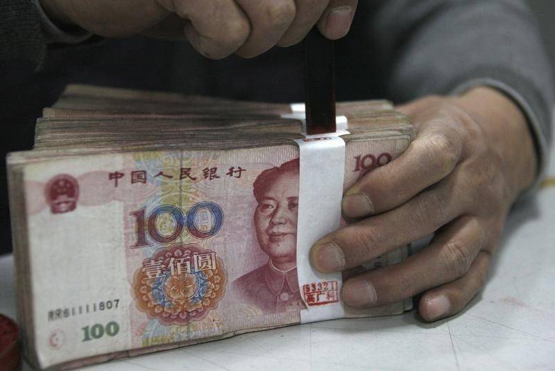 Греф предсказал десятикратный рост операций в юанях в этом году