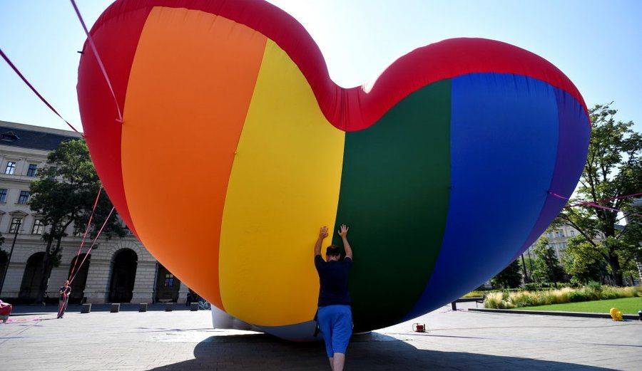 Парламент Эстонии принял в первом чтении законопроект о легализации однополых браков