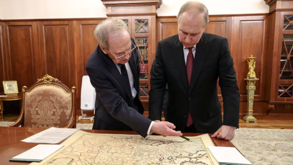 "Там нет Украины". Зорькин принес Путину карту середины XVII века