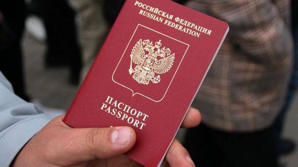 Госдума приняла закон, который обяжет призывников сдавать загранпаспорта
