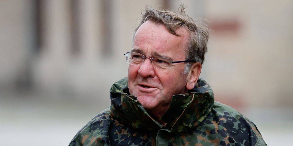 «Разочарован». Министр обороны Германии раскритиковал Венгрию за блокирование помощи Украине