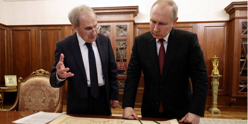 Путину показали карту XVII века, где «нет Украины». Он начал врать и снова опозорился — она там есть