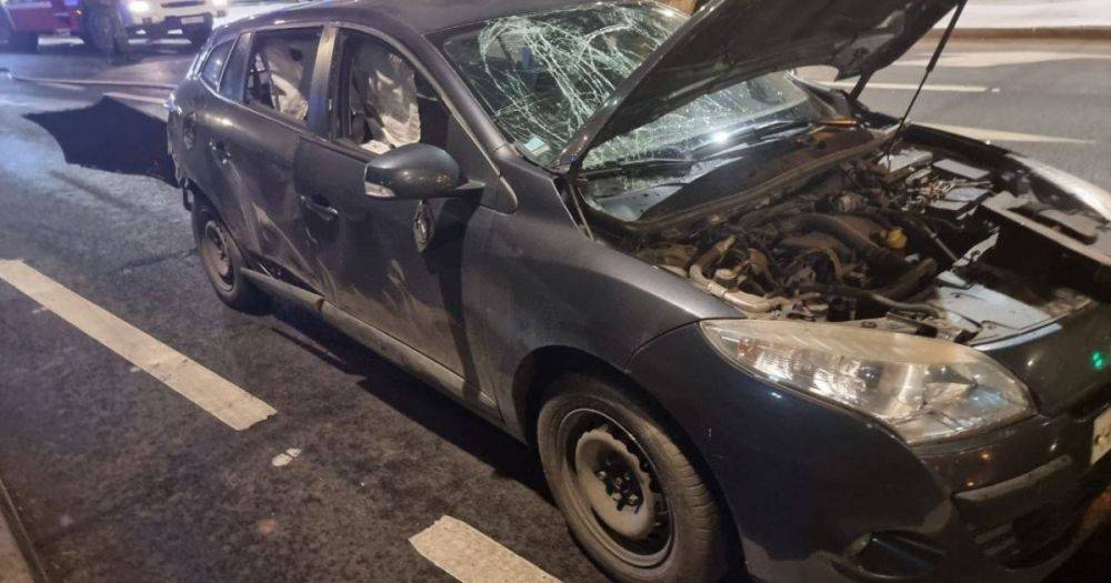 Подорвалась машина: в Белгороде неизвестный бесплиотник сбросил на дорогу мину (видео, фото)