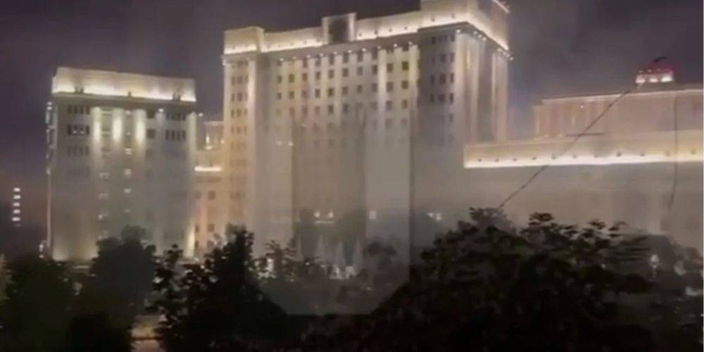 У здания минобороны РФ в Москве произошел пожар — видео