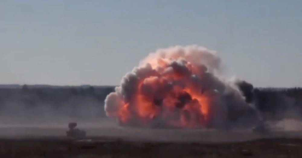 Мины взрываются перед танками: работу УР-77 "Метеорит" показали на видео