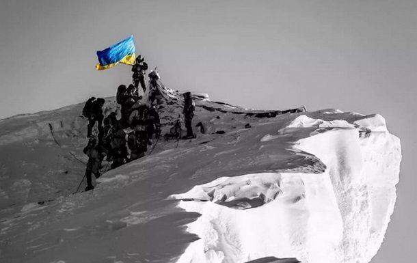 Украинская альпинистка во второй раз покорила Эверест