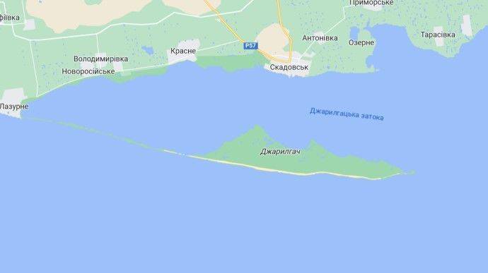 Армия РФ разместила на Джарылгаче порядка 300 вояк и украденные лодки