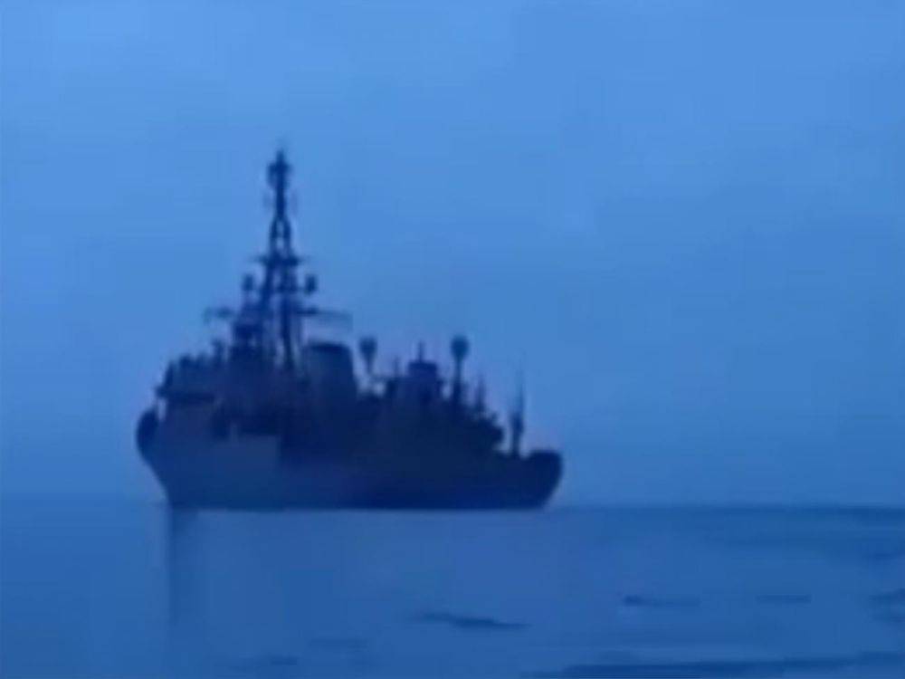 Минобороны Украины впервые признало, что дрон, поразивший российский корабль "Иван Хурс", был украинским. По данным СМИ, среди оккупантов есть раненые