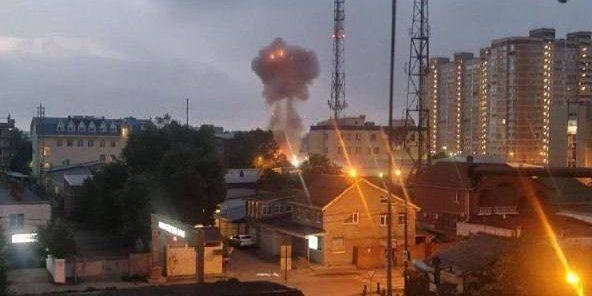 Бумеранг вернулся. Во время ночной атаки Украины несколько мощных взрывов прогремело в российском Краснодаре — видео