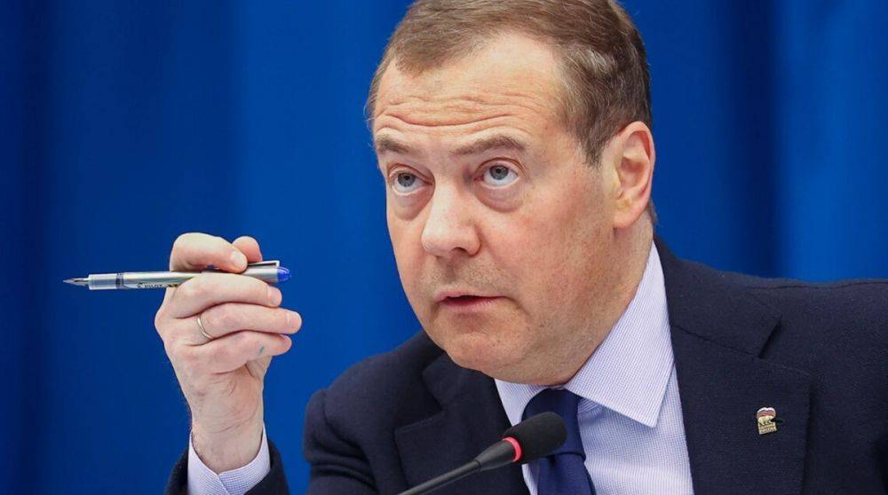 Медведев грозит превентивным ядерным ударом – за что на этот раз