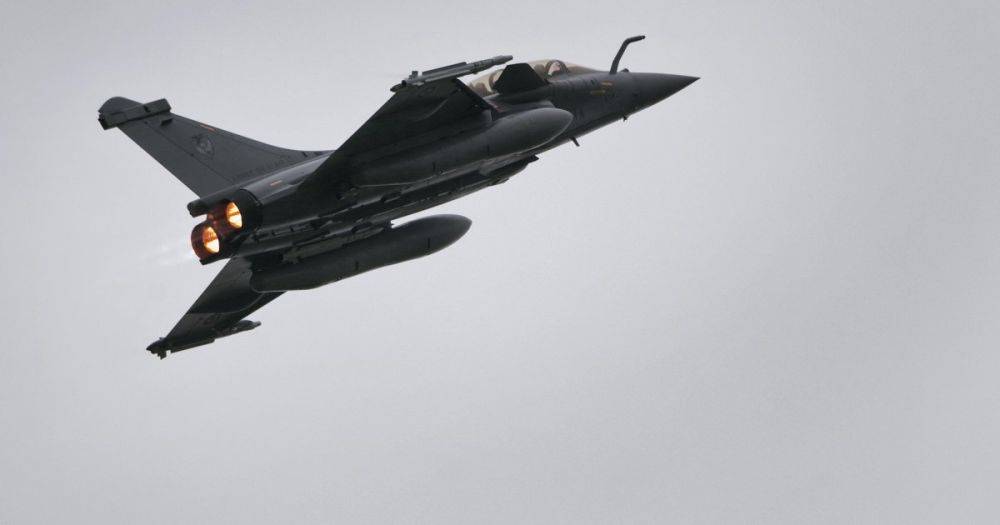 Можно летать, но нельзя передать: Швеция обучит украинских пилотов на истребителях Gripen