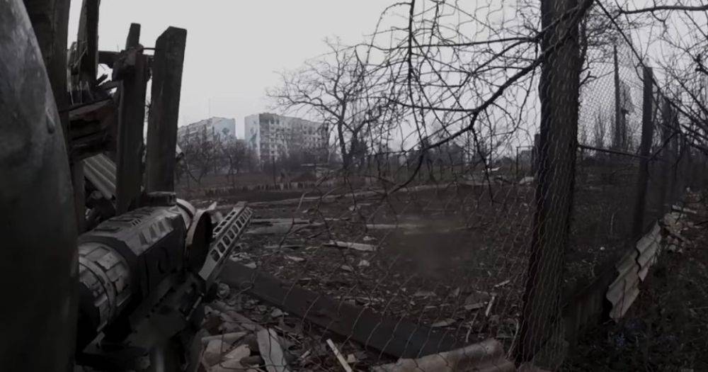 "Привиди Бахмута": снайпера президентской бригады рассказали о боях в городе (видео)