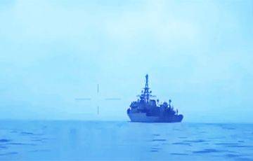 Российский корабль «Иван Хурс» взрывается в момент удара дрона: новое видео