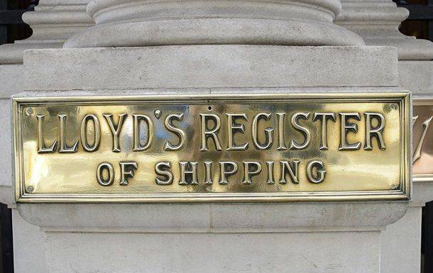 Lloyd's исключает из регистра суда основного перевозчика нефти РФ в Индию