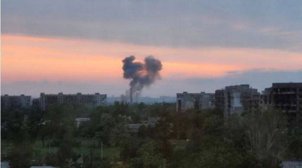 В оккупированном Мариуполе прогремели взрывы: есть прилеты в районе «Азовстали»