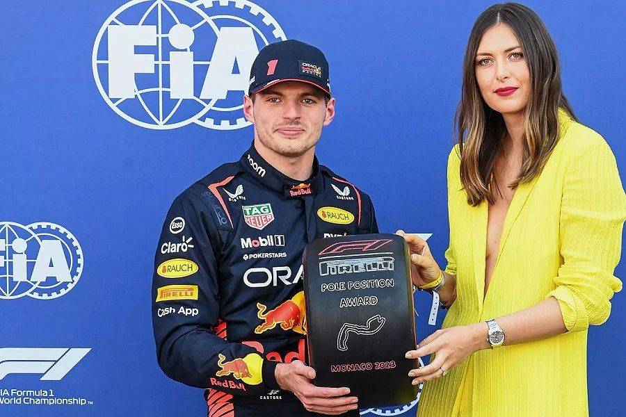 Шарапова вручила Ферстаппену приз за победу в квалификации Гран-при Монако Формулы-1