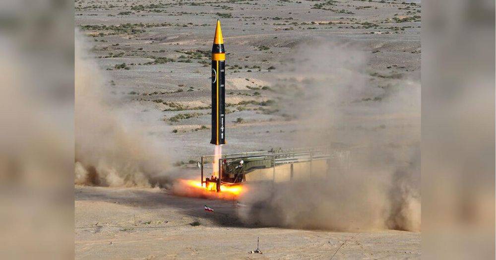 Дальность полета 2000 километров: в Иране презентовали новую ракету