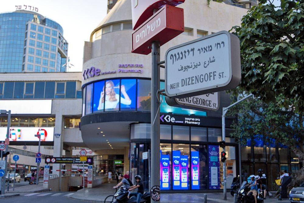 Женский крик «Таракан!» вызвал панику в тель-авивском кафе: подумали теракт