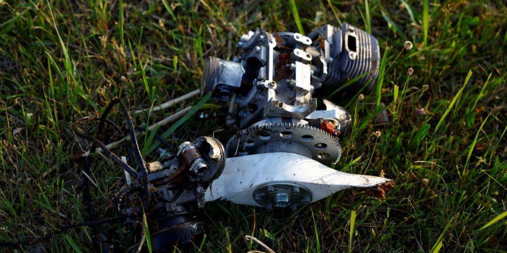 Ночная массированная атака РФ: в Киевской области обломки сбитых дронов повредили дома и авто