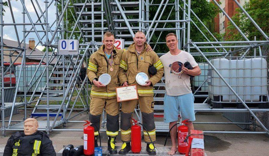 Определен самый сильный и ловкий пожарный-спасатель Латвии