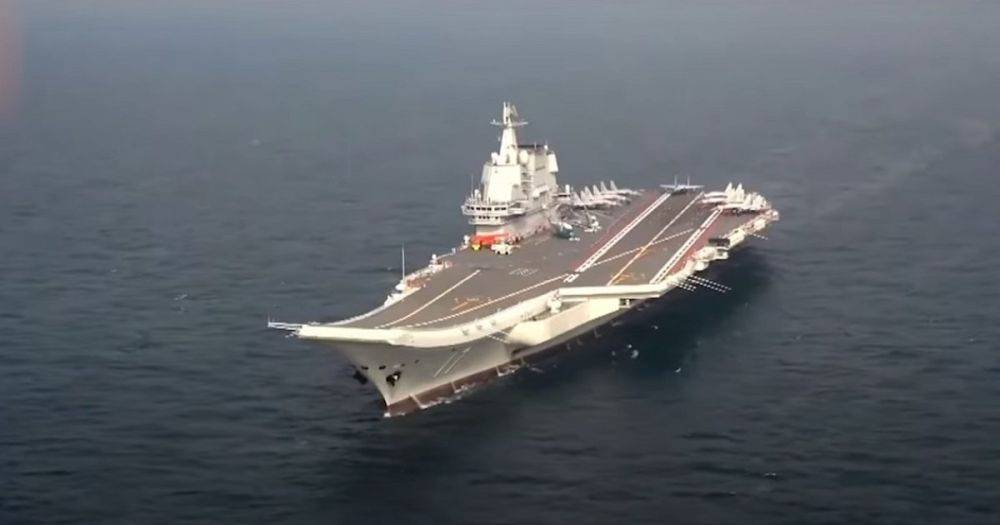 Конфликт накаляется: китайский авианосец "Шаньдун" прошел через Тайваньский пролив