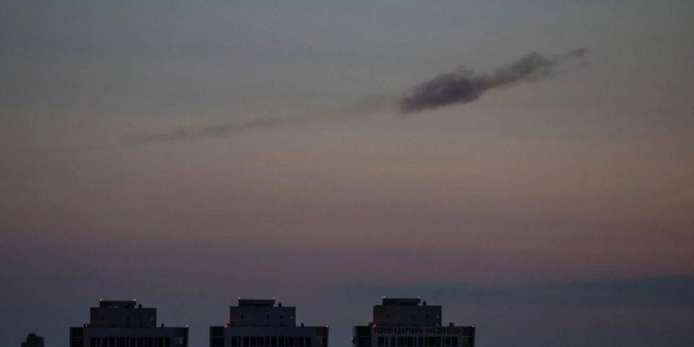 Сбивала дроны-камикадзе. Во время ночной атаки РФ на Киев привлекали авиацию — Игнат
