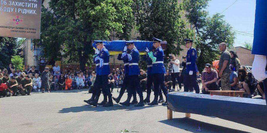В Черкасской области попрощались с нацгвардейцем, которого насмерть сбил судья на блокпосту в Киеве
