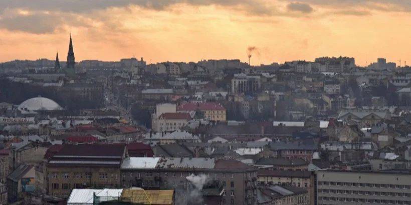 Над Львовской областью ночью сбили российскую ракету, сгорела постройка