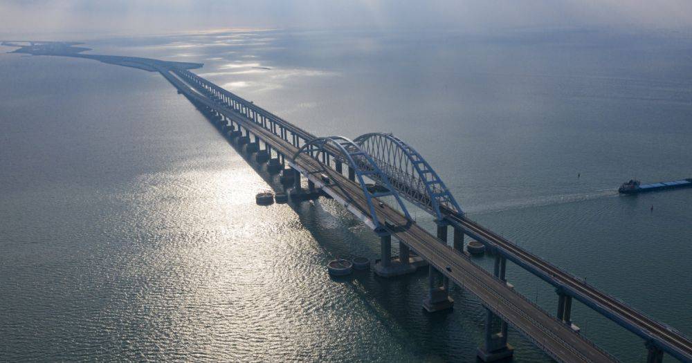 "Крымский мост под дымовой завесой": британская разведка объяснила, почему маскировка не сработает