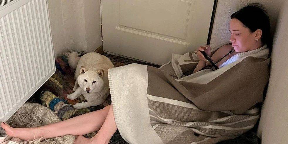 Спала на полу в коридоре. Даша Астафьева показала, как провела ночь во время ракетной атаки на Киев