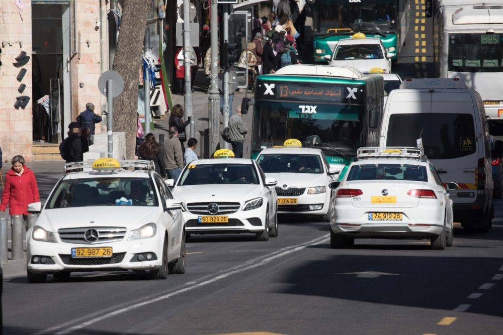 Таксист ограбил пожилую пару туристов в Тель-Авиве