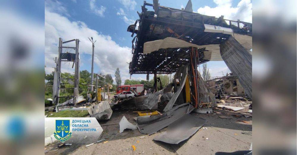 В Торецке оккупанты разбомбили АЗС, под Купянском «Искандером» разрушили общежитие: есть жертвы (фото, видео)