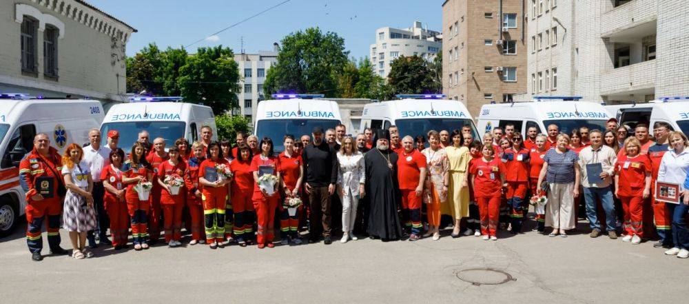 День «скорой»: бригады в Харькове и области получили десять новых авто (фото)