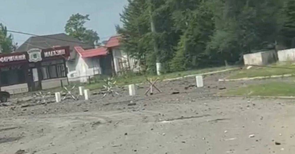 Оставили оккупантов без машин: СМИ показали, куда прилетело россиянам в Михайловке (видео)