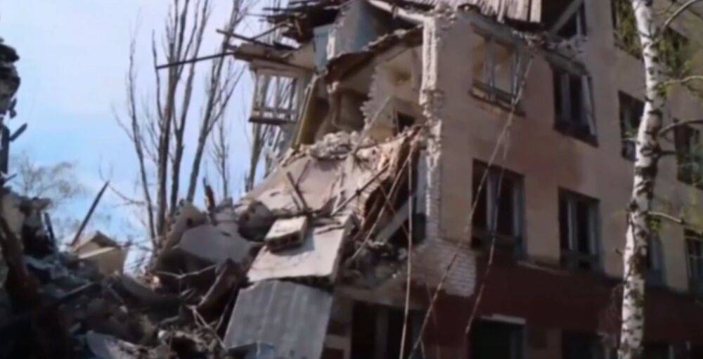 Грязь, разруха и могилы посреди парка: как сегодня выглядит "старый центр" в Лисичанске