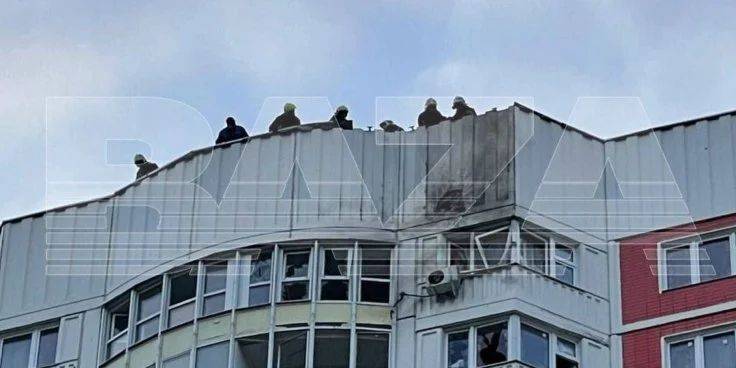 В Москве беспилотник врезался в многоэтажку, произошел взрыв — росСМИ