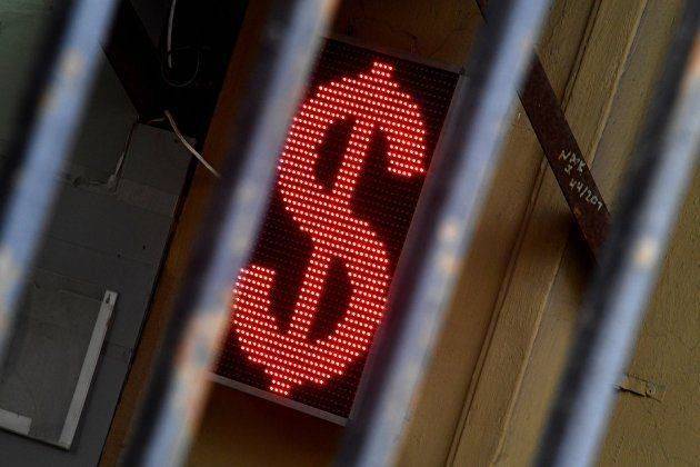 Курс доллара на Московской бирже растет до 81,07 рубля, курс юаня до 11,41 рубля