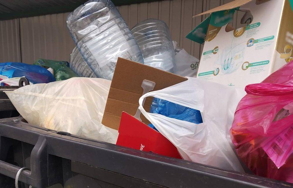 В Заволжском районе Твери прокуратура обнаружила переполненные мусорные контейнеры