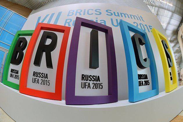 Сенатор Климов заявил, что пул резервных валют позволит БРИКС избежать проблем в расчетах